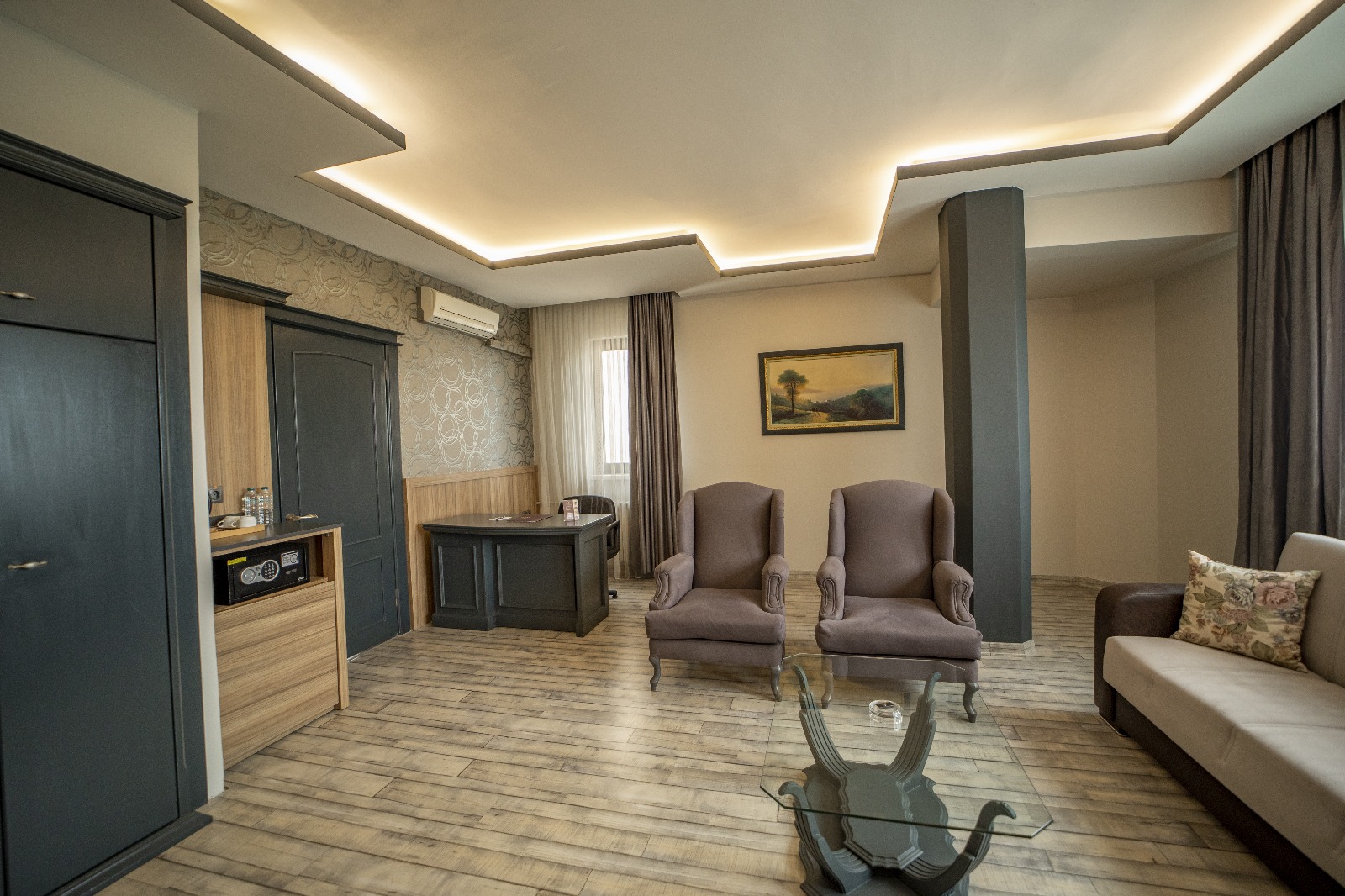 Suite Room 2